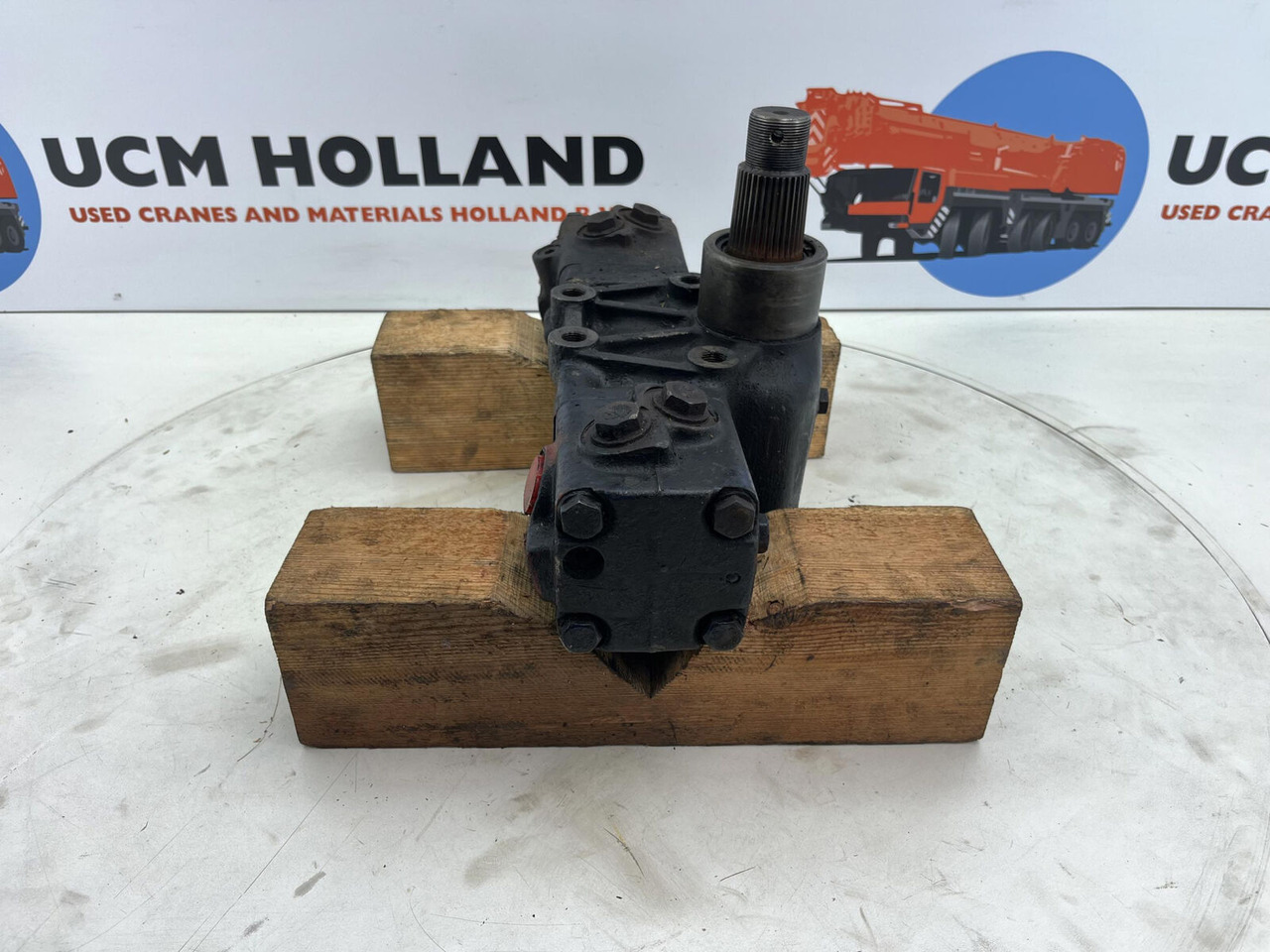Krupp KMK 4070 steering box only for parts - Letva volana za Autodizalica: slika Krupp KMK 4070 steering box only for parts - Letva volana za Autodizalica Krupp KMK 4070 steering box only for parts - Letva volana za Autodizalica: slika Krupp KMK 4070 steering box only for parts - Letva volana za Autodizalica