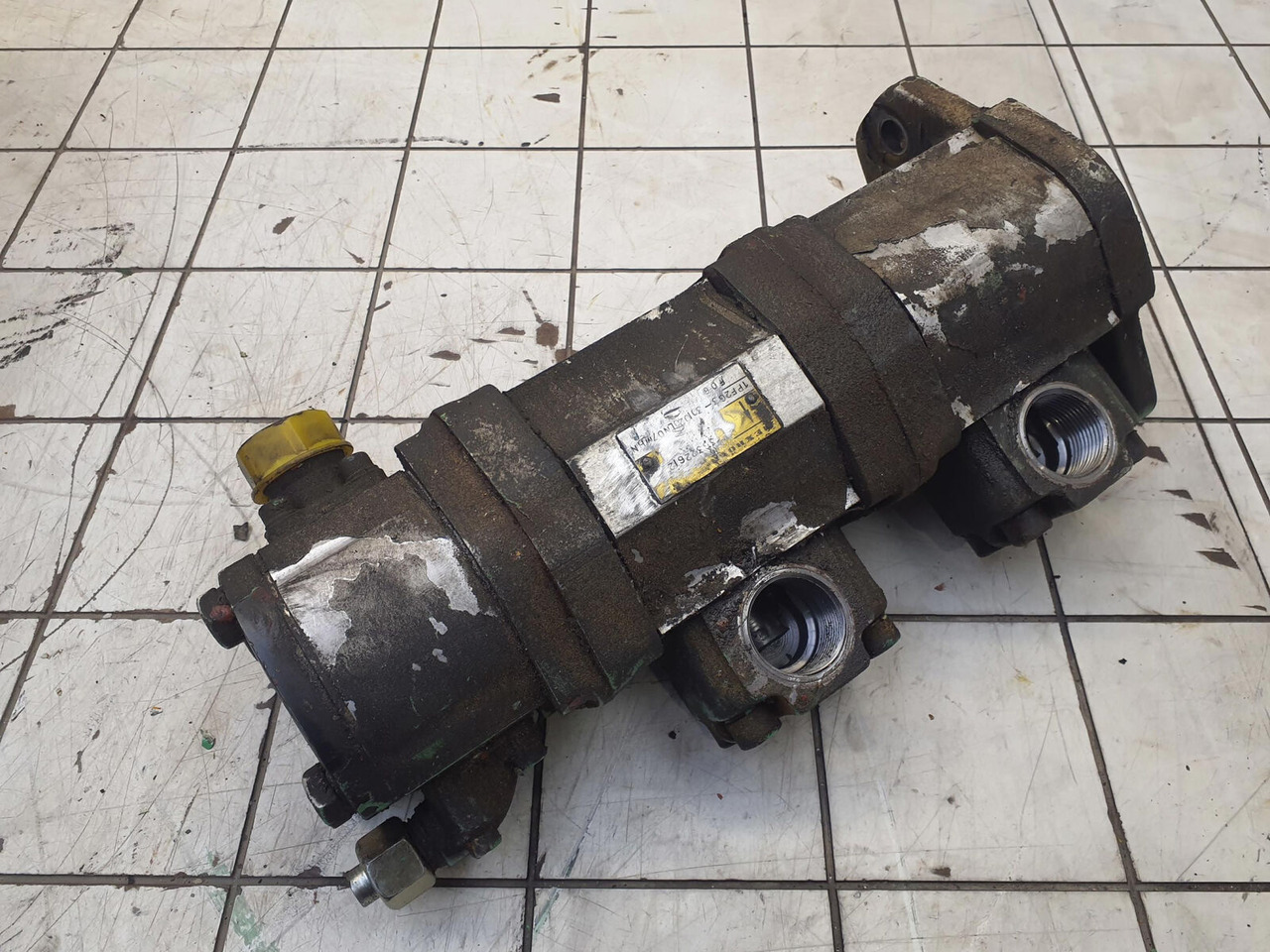 Krupp KMK 5100 3 way gear pump - Hidraulična pumpa za Autodizalica: slika Krupp KMK 5100 3 way gear pump - Hidraulična pumpa za Autodizalica Krupp KMK 5100 3 way gear pump - Hidraulična pumpa za Autodizalica: slika Krupp KMK 5100 3 way gear pump - Hidraulična pumpa za Autodizalica