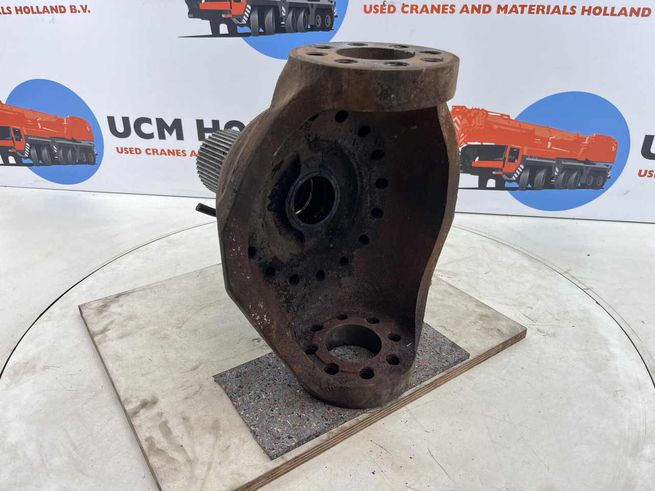 Krupp KMK 5100 Steering knuckle 16 holes axle 1 - Rukavac kotača za Autodizalica: slika Krupp KMK 5100 Steering knuckle 16 holes axle 1 - Rukavac kotača za Autodizalica Krupp KMK 5100 Steering knuckle 16 holes axle 1 - Rukavac kotača za Autodizalica: slika Krupp KMK 5100 Steering knuckle 16 holes axle 1 - Rukavac kotača za Autodizalica