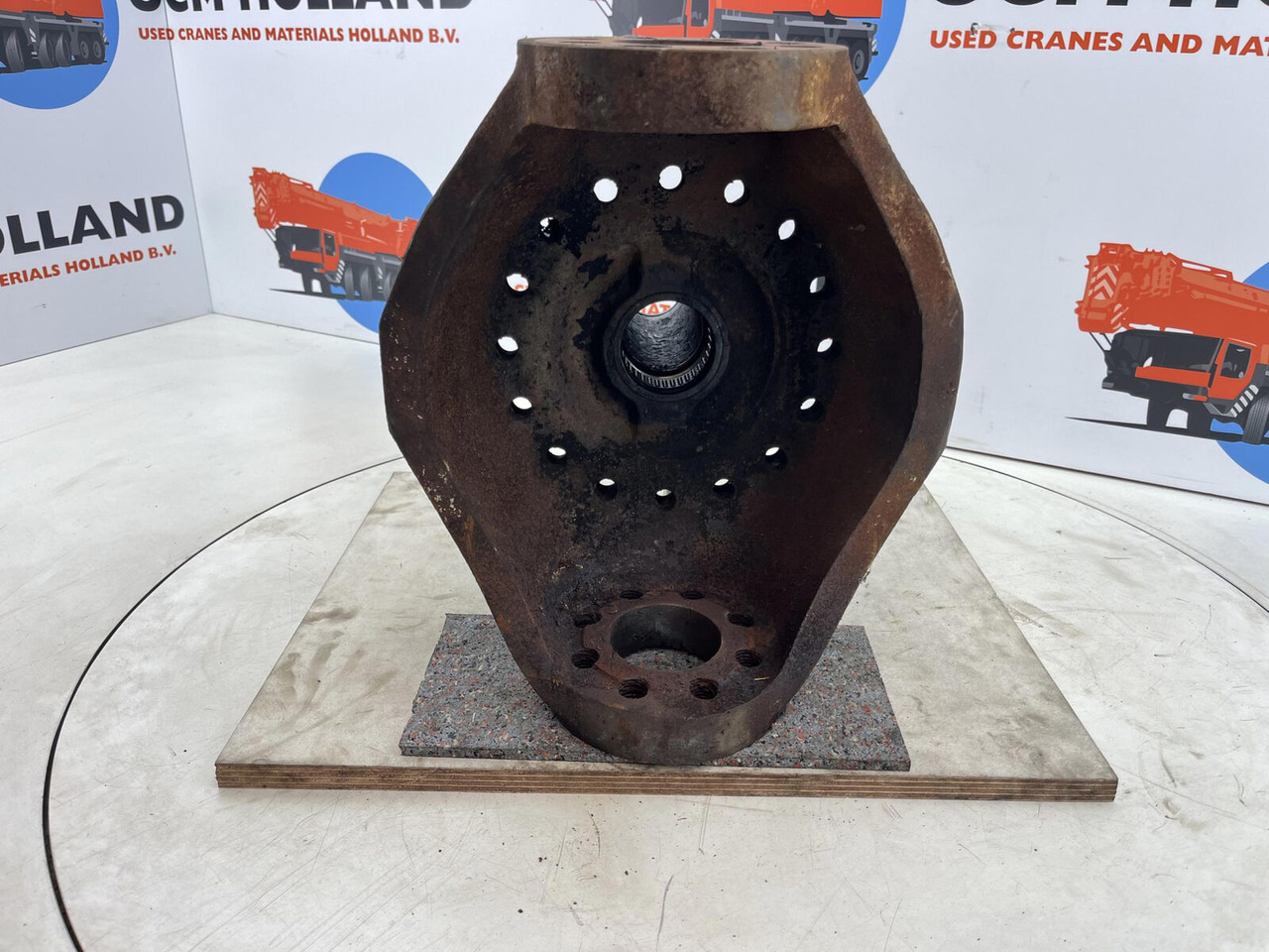 Krupp KMK 5100 Steering knuckle 16 holes axle 1 - Rukavac kotača za Autodizalica: slika Krupp KMK 5100 Steering knuckle 16 holes axle 1 - Rukavac kotača za Autodizalica Krupp KMK 5100 Steering knuckle 16 holes axle 1 - Rukavac kotača za Autodizalica: slika Krupp KMK 5100 Steering knuckle 16 holes axle 1 - Rukavac kotača za Autodizalica