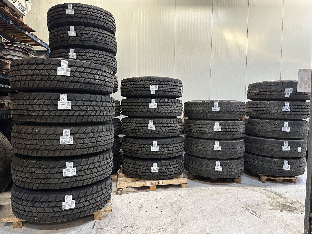 Liebherr Crane Tires/Rims for sale - Guma za Autodizalica: slika Liebherr Crane Tires/Rims for sale - Guma za Autodizalica Liebherr Crane Tires/Rims for sale - Guma za Autodizalica: slika Liebherr Crane Tires/Rims for sale - Guma za Autodizalica