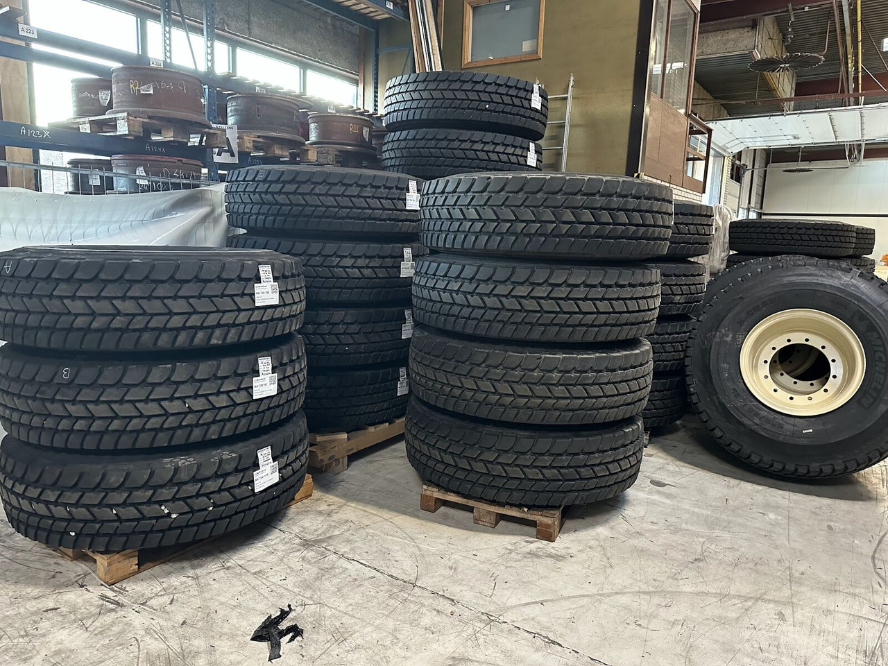 Liebherr Crane Tires/Rims for sale - Guma za Autodizalica: slika Liebherr Crane Tires/Rims for sale - Guma za Autodizalica Liebherr Crane Tires/Rims for sale - Guma za Autodizalica: slika Liebherr Crane Tires/Rims for sale - Guma za Autodizalica