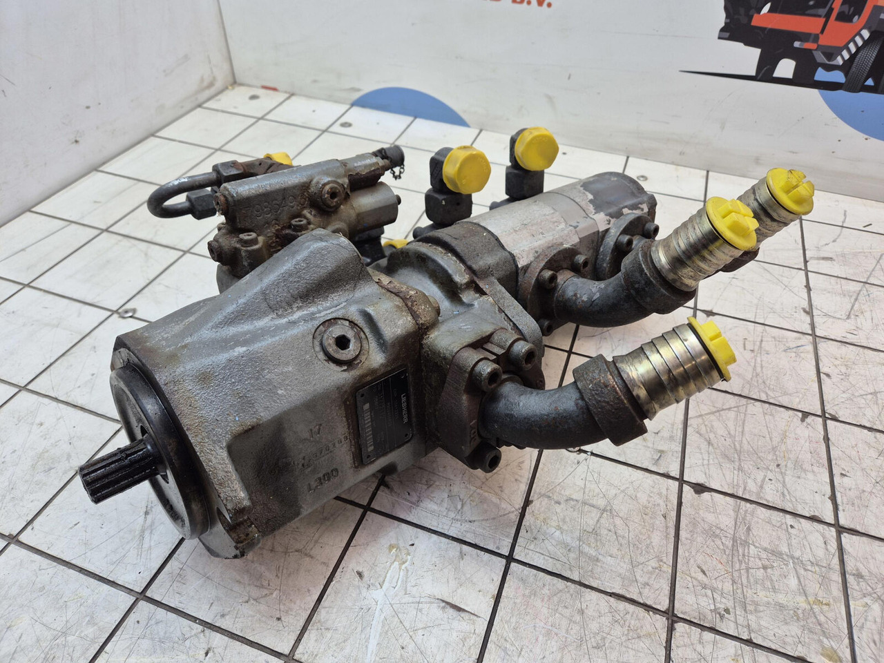 Liebherr LTM 1055-3.2 three way gear pump - Hidraulična pumpa za Autodizalica: slika Liebherr LTM 1055-3.2 three way gear pump - Hidraulična pumpa za Autodizalica Liebherr LTM 1055-3.2 three way gear pump - Hidraulična pumpa za Autodizalica: slika Liebherr LTM 1055-3.2 three way gear pump - Hidraulična pumpa za Autodizalica