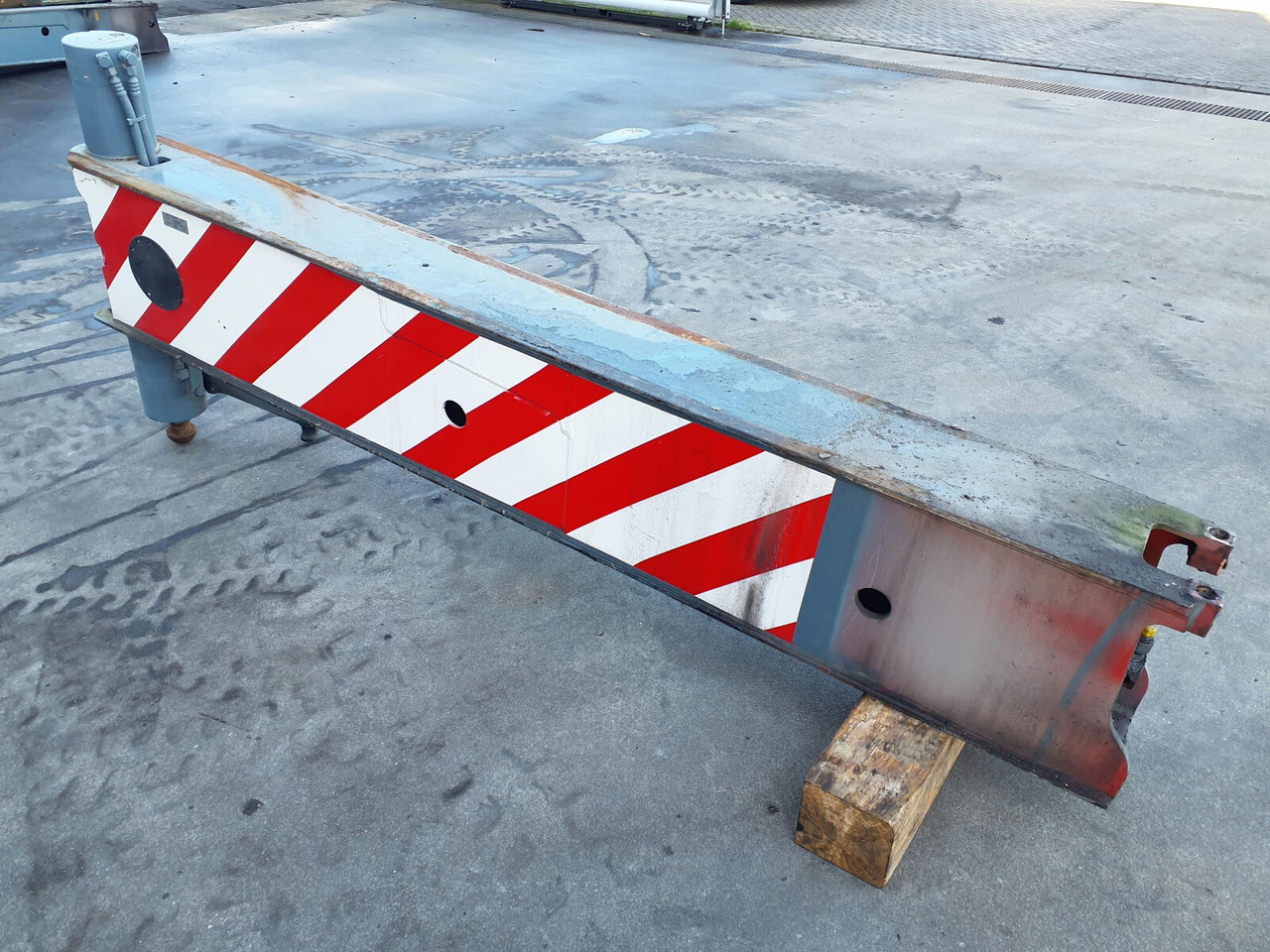 Liebherr LTM 1070-4.1 outrigger beam complete rear - Ovjes za Autodizalica: slika Liebherr LTM 1070-4.1 outrigger beam complete rear - Ovjes za Autodizalica Liebherr LTM 1070-4.1 outrigger beam complete rear - Ovjes za Autodizalica: slika Liebherr LTM 1070-4.1 outrigger beam complete rear - Ovjes za Autodizalica