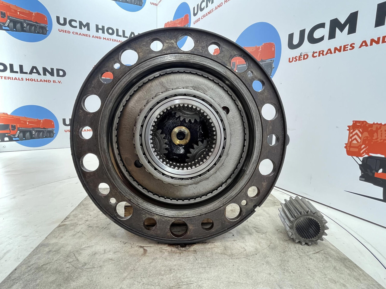 Liebherr LTM 1070 planetary gear 17-24-67-32-3pl-H127-46 - Reduktor pogona za Autodizalica: slika Liebherr LTM 1070 planetary gear 17-24-67-32-3pl-H127-46 - Reduktor pogona za Autodizalica Liebherr LTM 1070 planetary gear 17-24-67-32-3pl-H127-46 - Reduktor pogona za Autodizalica: slika Liebherr LTM 1070 planetary gear 17-24-67-32-3pl-H127-46 - Reduktor pogona za Autodizalica