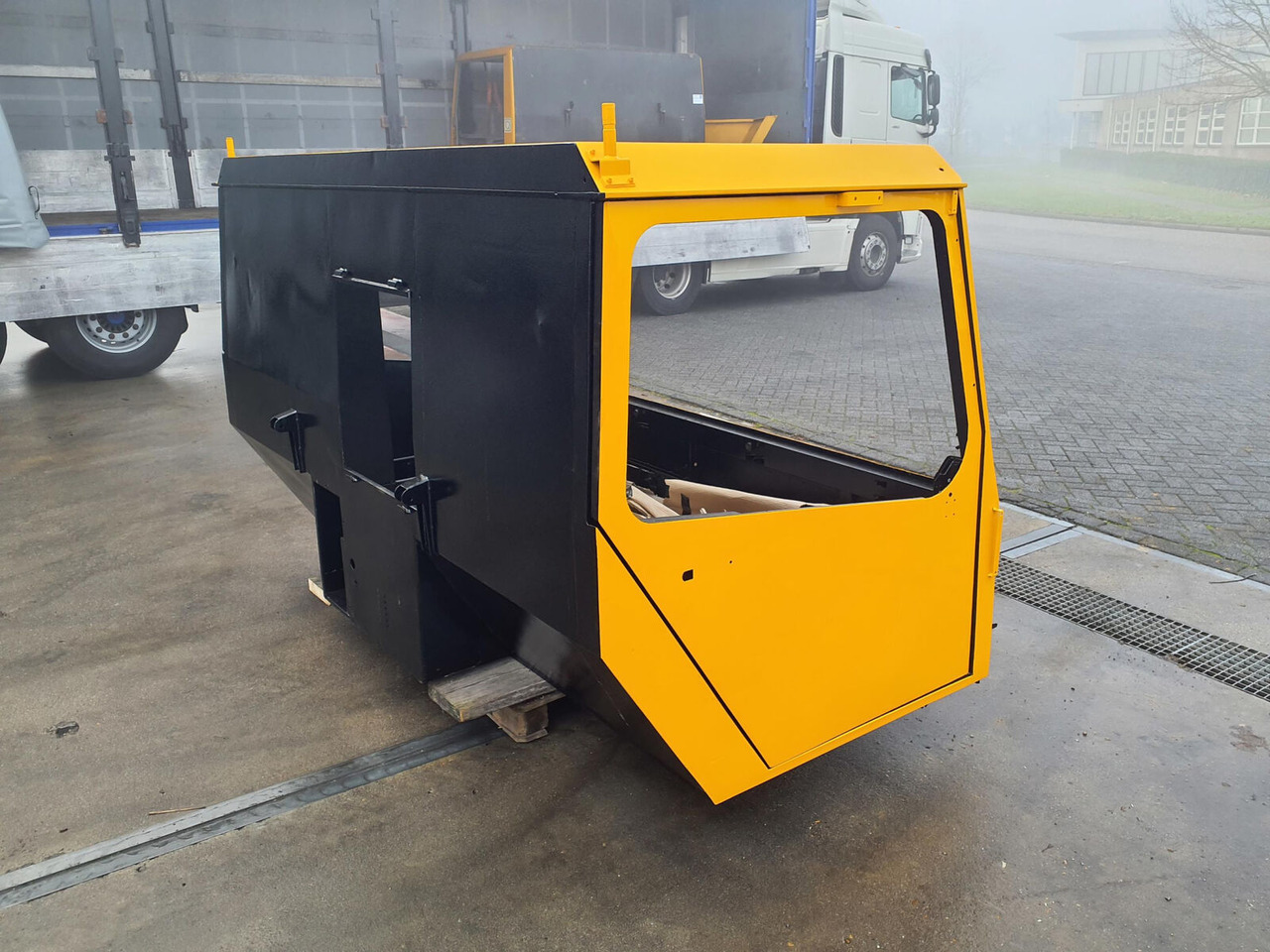 Liebherr LTM 1090 drivers cabin - Kabina za Autodizalica: slika Liebherr LTM 1090 drivers cabin - Kabina za Autodizalica Liebherr LTM 1090 drivers cabin - Kabina za Autodizalica: slika Liebherr LTM 1090 drivers cabin - Kabina za Autodizalica