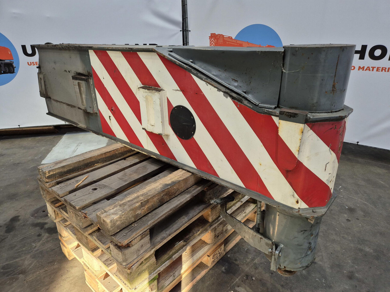 Liebherr LTM 1250-6.1 outriggerbeam rear with support cylinder - Ovjes za Dizalica: slika Liebherr LTM 1250-6.1 outriggerbeam rear with support cylinder - Ovjes za Dizalica Liebherr LTM 1250-6.1 outriggerbeam rear with support cylinder - Ovjes za Dizalica: slika Liebherr LTM 1250-6.1 outriggerbeam rear with support cylinder - Ovjes za Dizalica
