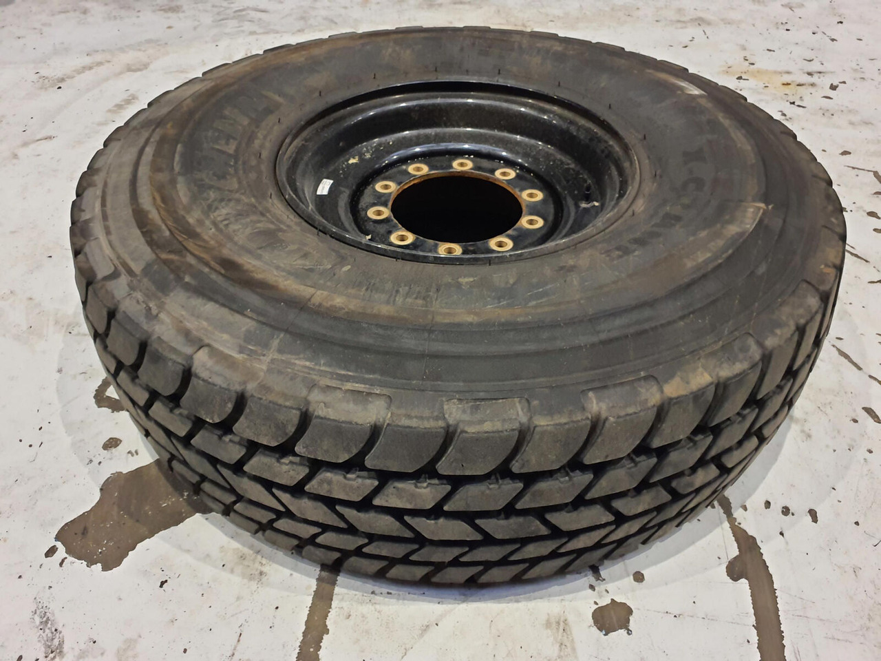 Liebherr Wheel 445/95R25 10 12 1p - Kompletan kotač za Dizalica: slika Liebherr Wheel 445/95R25 10 12 1p - Kompletan kotač za Dizalica Liebherr Wheel 445/95R25 10 12 1p - Kompletan kotač za Dizalica: slika Liebherr Wheel 445/95R25 10 12 1p - Kompletan kotač za Dizalica