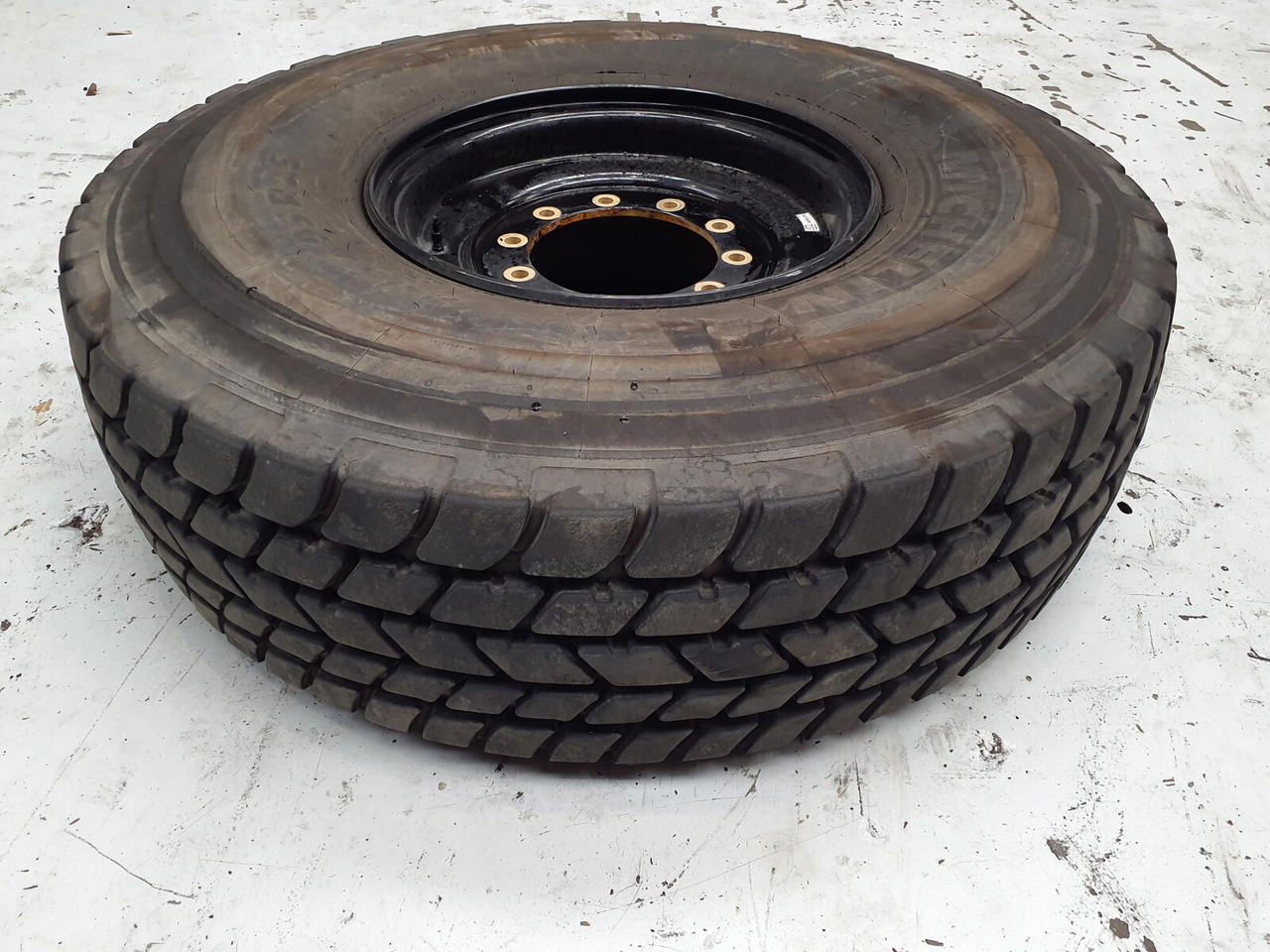 Liebherr Wheel 445/95R25 10 12 1p - Kompletan kotač za Dizalica: slika Liebherr Wheel 445/95R25 10 12 1p - Kompletan kotač za Dizalica Liebherr Wheel 445/95R25 10 12 1p - Kompletan kotač za Dizalica: slika Liebherr Wheel 445/95R25 10 12 1p - Kompletan kotač za Dizalica