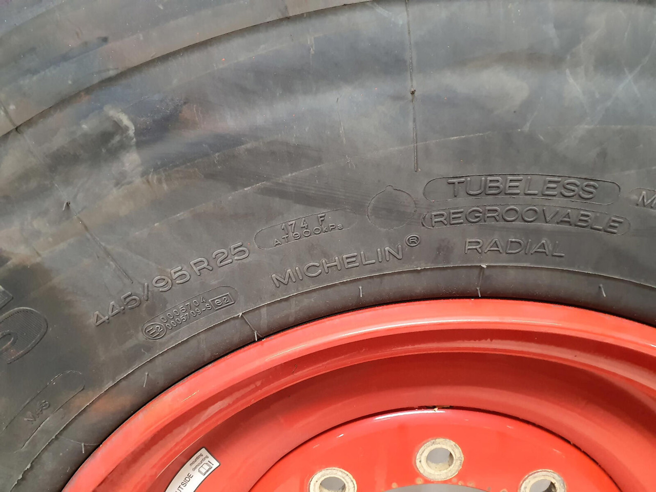 Michelin Wheel 445/95R25 10 12 1p - Kompletan kotač: slika Michelin Wheel 445/95R25 10 12 1p - Kompletan kotač Michelin Wheel 445/95R25 10 12 1p - Kompletan kotač: slika Michelin Wheel 445/95R25 10 12 1p - Kompletan kotač