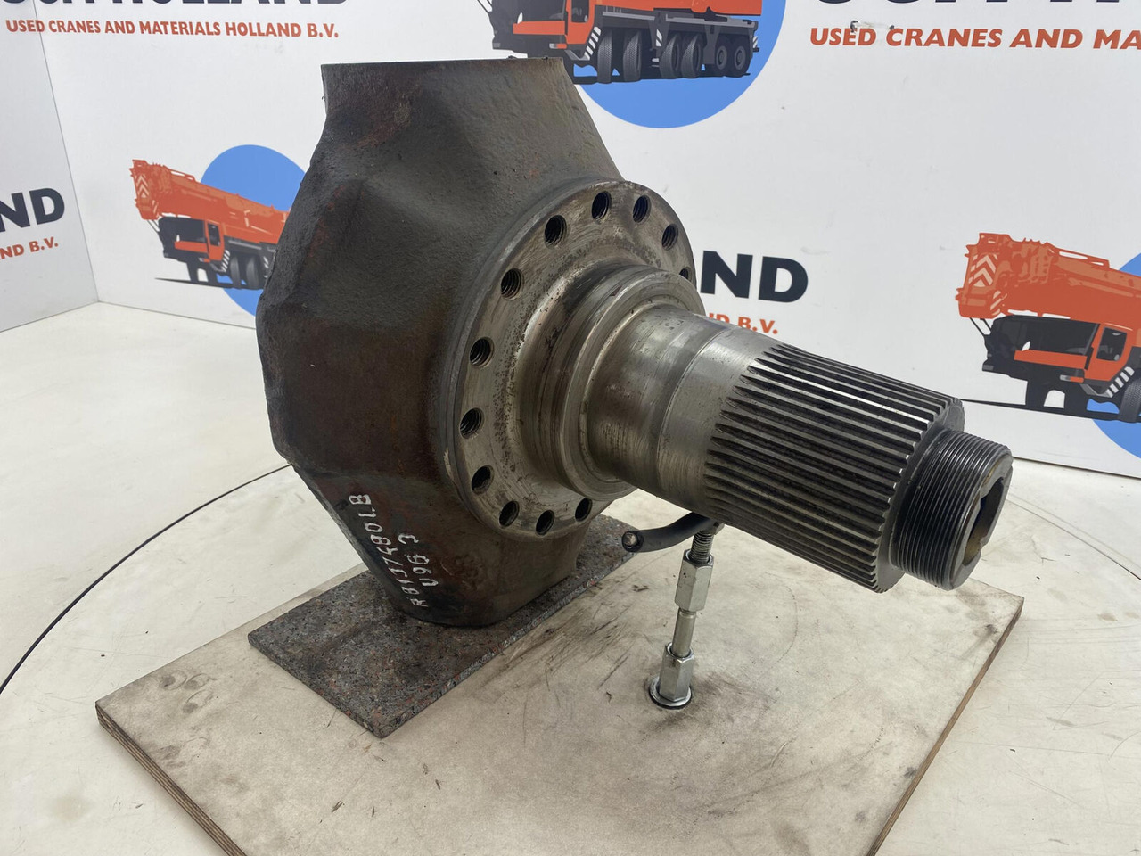 PPM 250 ATT Steering knuckle 16 holes axle 1 - Rukavac kotača za Autodizalica: slika PPM 250 ATT Steering knuckle 16 holes axle 1 - Rukavac kotača za Autodizalica PPM 250 ATT Steering knuckle 16 holes axle 1 - Rukavac kotača za Autodizalica: slika PPM 250 ATT Steering knuckle 16 holes axle 1 - Rukavac kotača za Autodizalica