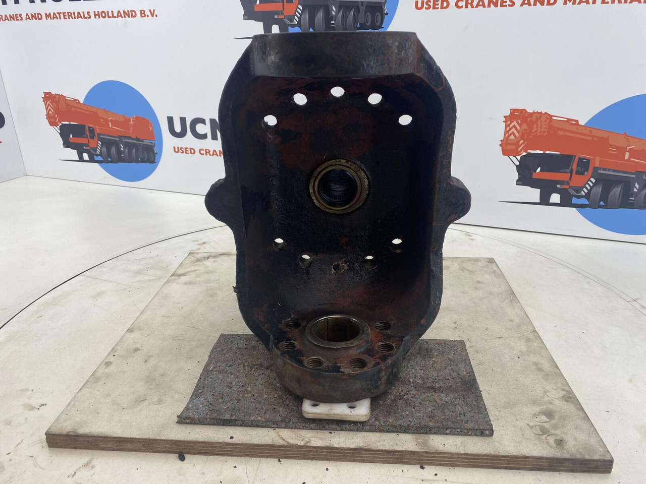 PPM 280 ATT Steering knuckle 16 holes axle 1 - Rukavac kotača za Dizalica: slika PPM 280 ATT Steering knuckle 16 holes axle 1 - Rukavac kotača za Dizalica PPM 280 ATT Steering knuckle 16 holes axle 1 - Rukavac kotača za Dizalica: slika PPM 280 ATT Steering knuckle 16 holes axle 1 - Rukavac kotača za Dizalica