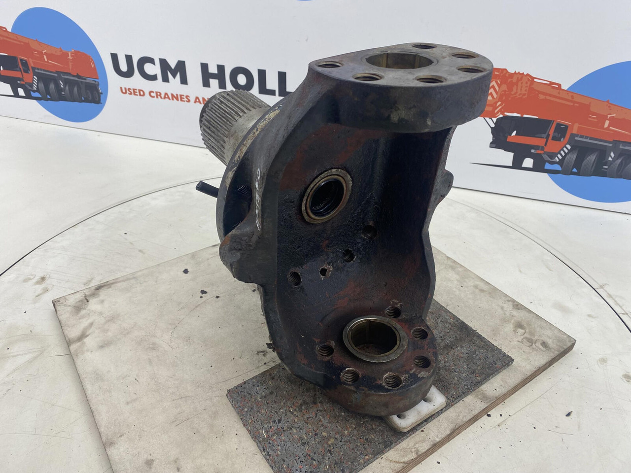 PPM 280 ATT Steering knuckle 16 holes axle 1 - Rukavac kotača za Dizalica: slika PPM 280 ATT Steering knuckle 16 holes axle 1 - Rukavac kotača za Dizalica PPM 280 ATT Steering knuckle 16 holes axle 1 - Rukavac kotača za Dizalica: slika PPM 280 ATT Steering knuckle 16 holes axle 1 - Rukavac kotača za Dizalica