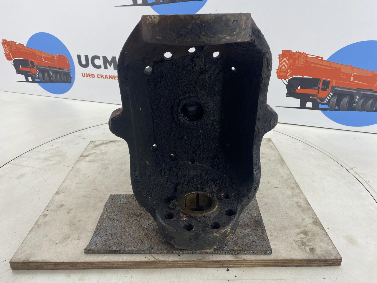 PPM 280 ATT Steering knuckle 16 holes axle 2 - Rukavac kotača za Dizalica: slika PPM 280 ATT Steering knuckle 16 holes axle 2 - Rukavac kotača za Dizalica PPM 280 ATT Steering knuckle 16 holes axle 2 - Rukavac kotača za Dizalica: slika PPM 280 ATT Steering knuckle 16 holes axle 2 - Rukavac kotača za Dizalica
