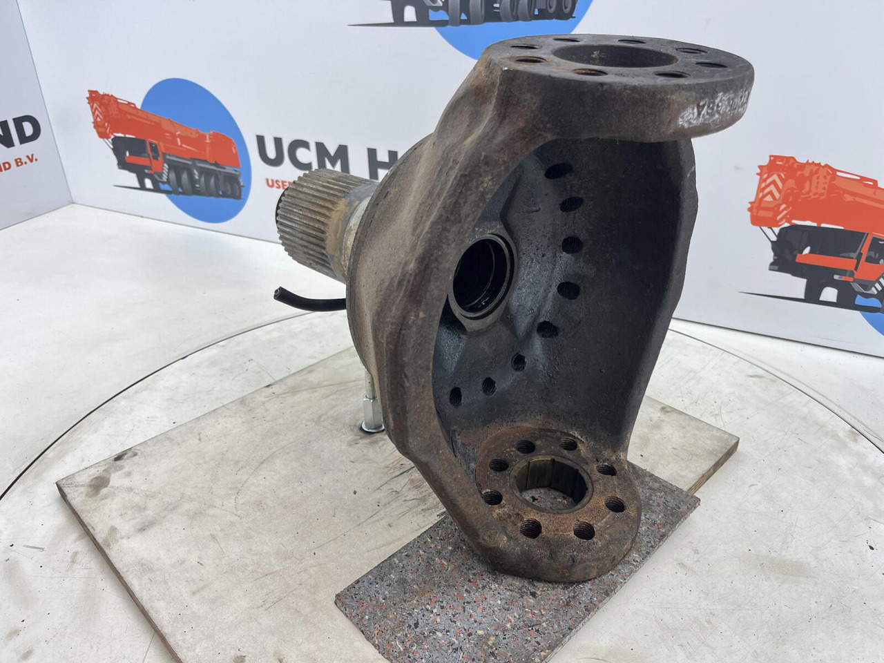 PPM ATT 400 Steering knuckle 16 holes axle 1 - Rukavac kotača za Dizalica: slika PPM ATT 400 Steering knuckle 16 holes axle 1 - Rukavac kotača za Dizalica PPM ATT 400 Steering knuckle 16 holes axle 1 - Rukavac kotača za Dizalica: slika PPM ATT 400 Steering knuckle 16 holes axle 1 - Rukavac kotača za Dizalica