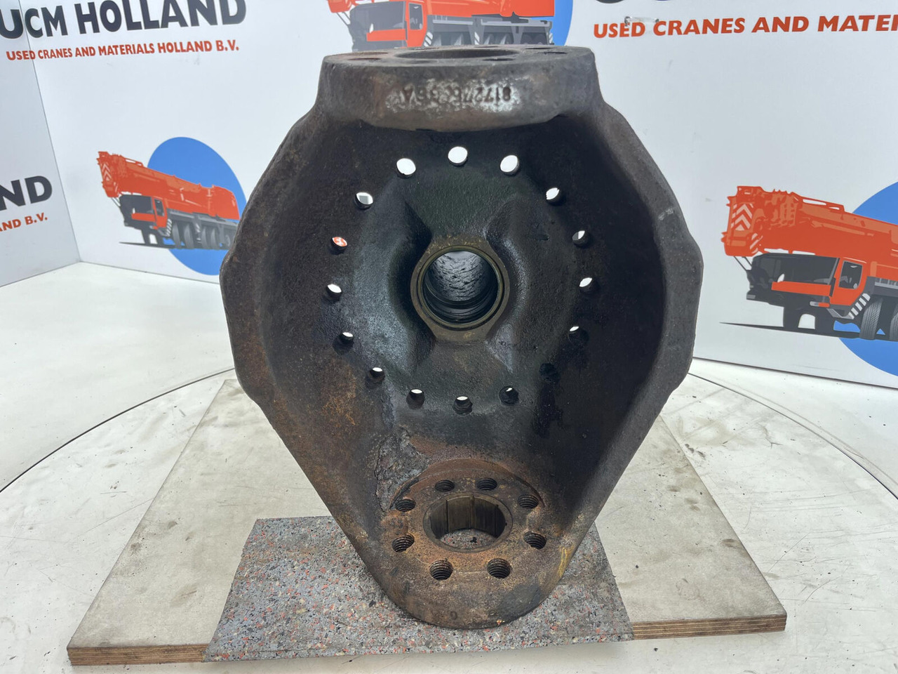 PPM ATT 400 Steering knuckle 16 holes axle 1 - Rukavac kotača za Dizalica: slika PPM ATT 400 Steering knuckle 16 holes axle 1 - Rukavac kotača za Dizalica PPM ATT 400 Steering knuckle 16 holes axle 1 - Rukavac kotača za Dizalica: slika PPM ATT 400 Steering knuckle 16 holes axle 1 - Rukavac kotača za Dizalica