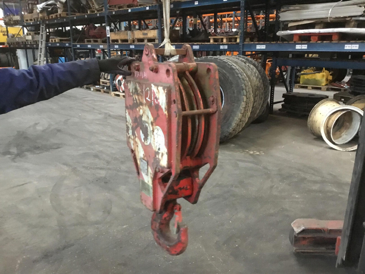 Hookblock 17mm 1 sheave 12t - Rezervni dijelovi za Autodizalica: slika Hookblock 17mm 1 sheave 12t - Rezervni dijelovi za Autodizalica Hookblock 17mm 1 sheave 12t - Rezervni dijelovi za Autodizalica: slika Hookblock 17mm 1 sheave 12t - Rezervni dijelovi za Autodizalica