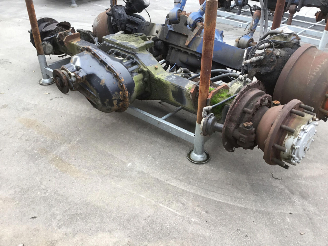 Spierings SK 598 axle 3 - Osovina i dijelovi za Autodizalica: slika Spierings SK 598 axle 3 - Osovina i dijelovi za Autodizalica Spierings SK 598 axle 3 - Osovina i dijelovi za Autodizalica: slika Spierings SK 598 axle 3 - Osovina i dijelovi za Autodizalica