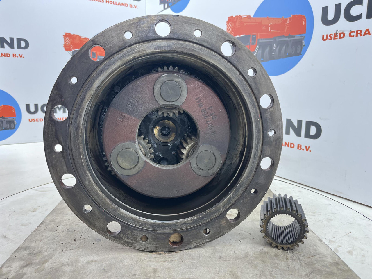 Terex AC 155 planetary gear 22-25-74-40-3pl-H135-46 - Reduktor pogona za Autodizalica: slika Terex AC 155 planetary gear 22-25-74-40-3pl-H135-46 - Reduktor pogona za Autodizalica Terex AC 155 planetary gear 22-25-74-40-3pl-H135-46 - Reduktor pogona za Autodizalica: slika Terex AC 155 planetary gear 22-25-74-40-3pl-H135-46 - Reduktor pogona za Autodizalica