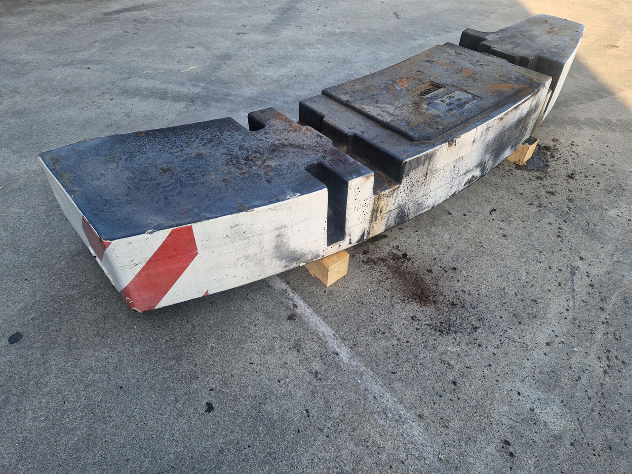 Terex AC 40 CITY counterweight 2.35T - Protuuteg za Autodizalica: slika Terex AC 40 CITY counterweight 2.35T - Protuuteg za Autodizalica Terex AC 40 CITY counterweight 2.35T - Protuuteg za Autodizalica: slika Terex AC 40 CITY counterweight 2.35T - Protuuteg za Autodizalica