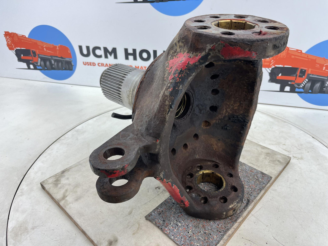 Terex Demag AC 35 Steering knuckle 16 holes axle 2 left - Rukavac kotača za Autodizalica: slika Terex Demag AC 35 Steering knuckle 16 holes axle 2 left - Rukavac kotača za Autodizalica Terex Demag AC 35 Steering knuckle 16 holes axle 2 left - Rukavac kotača za Autodizalica: slika Terex Demag AC 35 Steering knuckle 16 holes axle 2 left - Rukavac kotača za Autodizalica