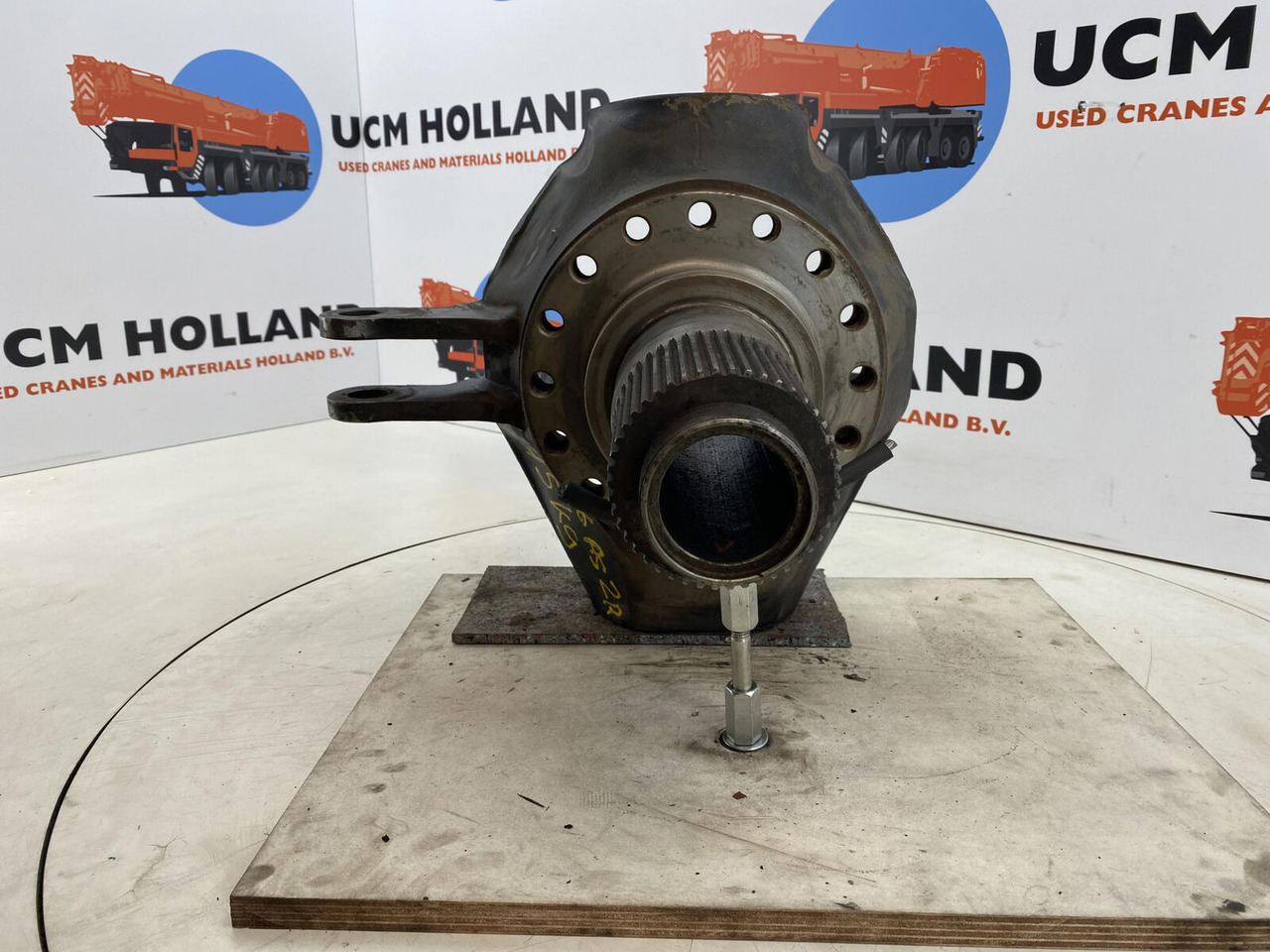 Terex Demag AC 35 Steering knuckle 16 holes axle 2 right - Rukavac kotača za Autodizalica: slika Terex Demag AC 35 Steering knuckle 16 holes axle 2 right - Rukavac kotača za Autodizalica Terex Demag AC 35 Steering knuckle 16 holes axle 2 right - Rukavac kotača za Autodizalica: slika Terex Demag AC 35 Steering knuckle 16 holes axle 2 right - Rukavac kotača za Autodizalica
