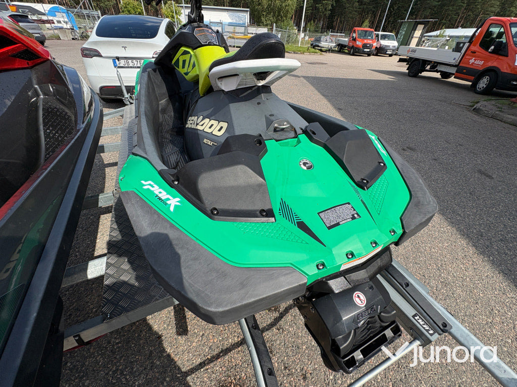 BRP Seadoo Trixx - Alat/ Oprema: slika BRP Seadoo Trixx - Alat/ Oprema BRP Seadoo Trixx - Alat/ Oprema: slika BRP Seadoo Trixx - Alat/ Oprema