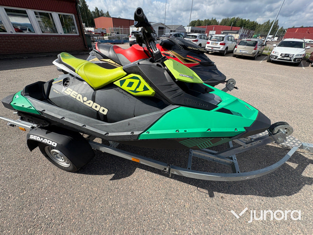 BRP Seadoo Trixx - Alat/ Oprema: slika BRP Seadoo Trixx - Alat/ Oprema BRP Seadoo Trixx - Alat/ Oprema: slika BRP Seadoo Trixx - Alat/ Oprema