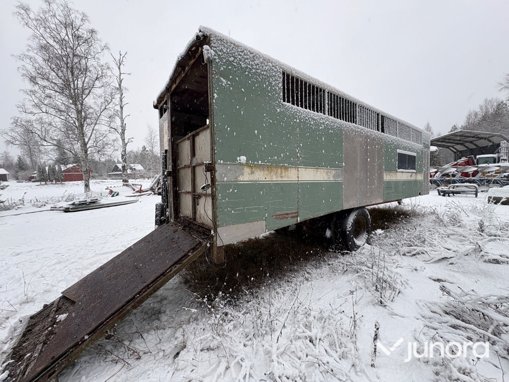Djurtransport - 8m - Prikolica za prijevoz stoke: slika Djurtransport - 8m - Prikolica za prijevoz stoke Djurtransport - 8m - Prikolica za prijevoz stoke: slika Djurtransport - 8m - Prikolica za prijevoz stoke