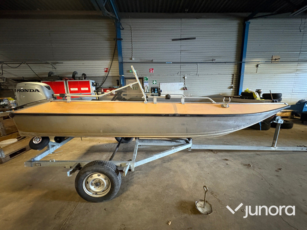 Buster Rs Med Honda 50HK - Drugi strojevi: slika Buster Rs Med Honda 50HK - Drugi strojevi Buster Rs Med Honda 50HK - Drugi strojevi: slika Buster Rs Med Honda 50HK - Drugi strojevi