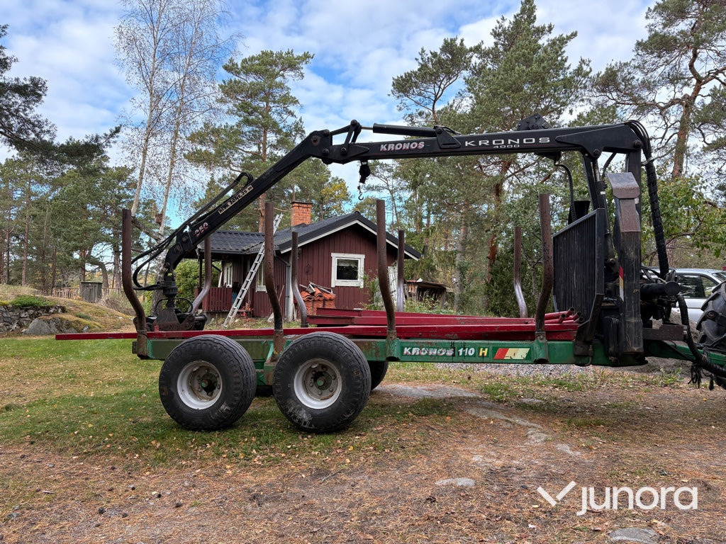 Skogsvagn med kran Kronos 110 H - Drugi strojevi: slika Skogsvagn med kran Kronos 110 H - Drugi strojevi Skogsvagn med kran Kronos 110 H - Drugi strojevi: slika Skogsvagn med kran Kronos 110 H - Drugi strojevi
