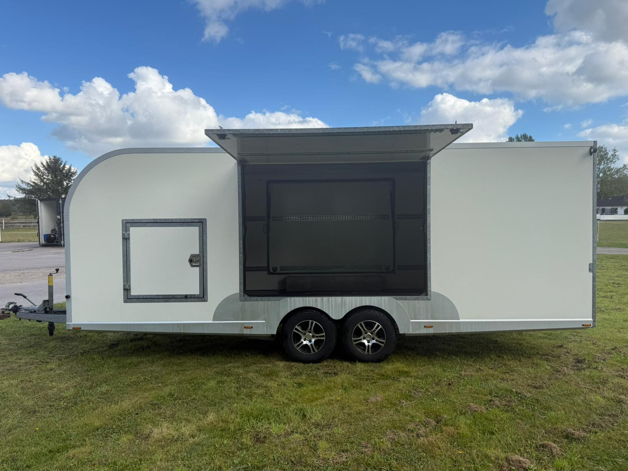 Eurowagon 6000.2.26 - Prikolica za prodaju brze hrane: slika Eurowagon 6000.2.26 - Prikolica za prodaju brze hrane Eurowagon 6000.2.26 - Prikolica za prodaju brze hrane: slika Eurowagon 6000.2.26 - Prikolica za prodaju brze hrane