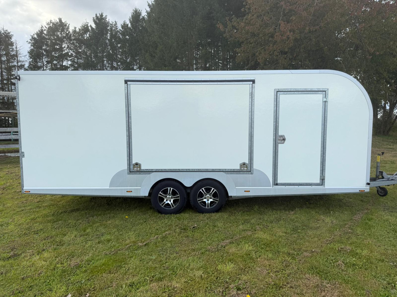 Eurowagon 6000.2.26 - Prikolica za prodaju brze hrane: slika Eurowagon 6000.2.26 - Prikolica za prodaju brze hrane Eurowagon 6000.2.26 - Prikolica za prodaju brze hrane: slika Eurowagon 6000.2.26 - Prikolica za prodaju brze hrane