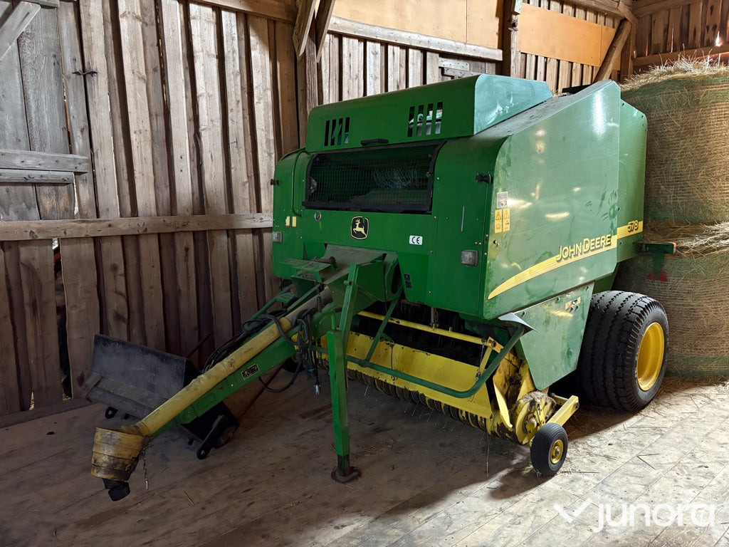 Fixkammarpress John Deere 578 - Rolo balirka: slika Fixkammarpress John Deere 578 - Rolo balirka Fixkammarpress John Deere 578 - Rolo balirka: slika Fixkammarpress John Deere 578 - Rolo balirka
