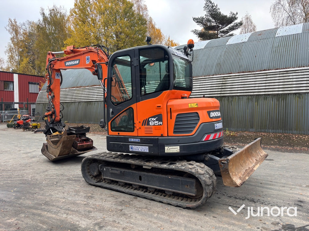 Grävmaskin - Doosan DX85R-3 - Bager gusjeničar: slika Grävmaskin - Doosan DX85R-3 - Bager gusjeničar Grävmaskin - Doosan DX85R-3 - Bager gusjeničar: slika Grävmaskin - Doosan DX85R-3 - Bager gusjeničar