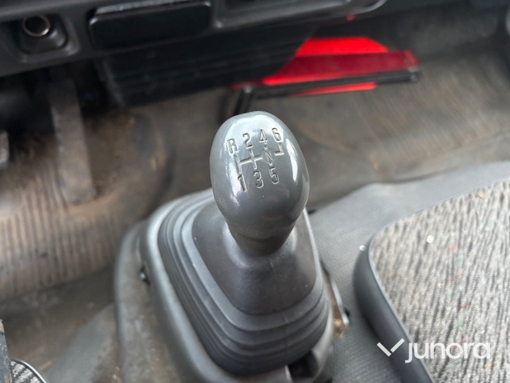 Kamion za prijevoz konja Hästlastbil - Isuzu, NQR70T: slika Kamion za prijevoz konja Hästlastbil - Isuzu, NQR70T