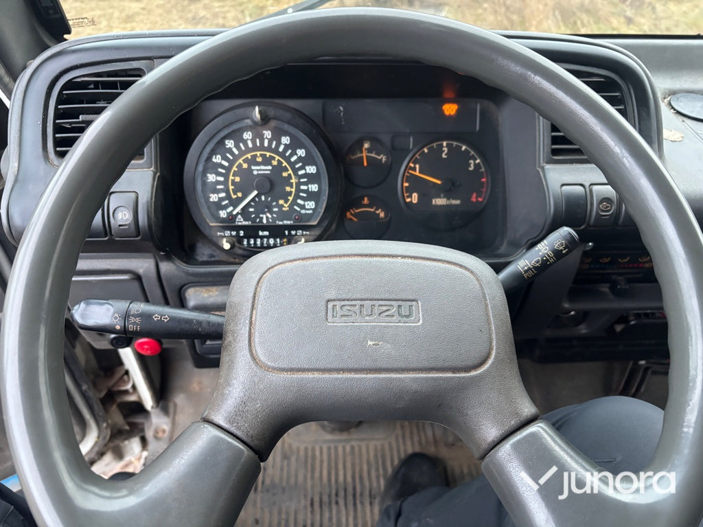 Kamion za prijevoz konja Hästlastbil - Isuzu, NQR70T: slika Kamion za prijevoz konja Hästlastbil - Isuzu, NQR70T