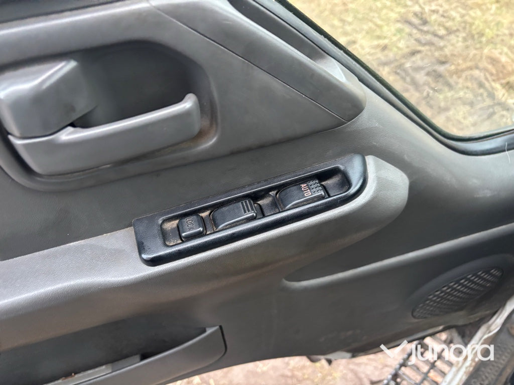 Kamion za prijevoz konja Hästlastbil - Isuzu, NQR70T: slika Kamion za prijevoz konja Hästlastbil - Isuzu, NQR70T