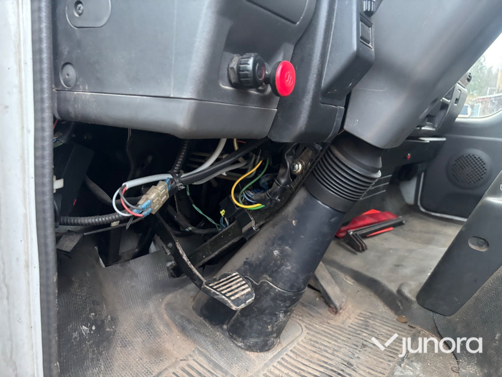 Kamion za prijevoz konja Hästlastbil - Isuzu, NQR70T: slika Kamion za prijevoz konja Hästlastbil - Isuzu, NQR70T