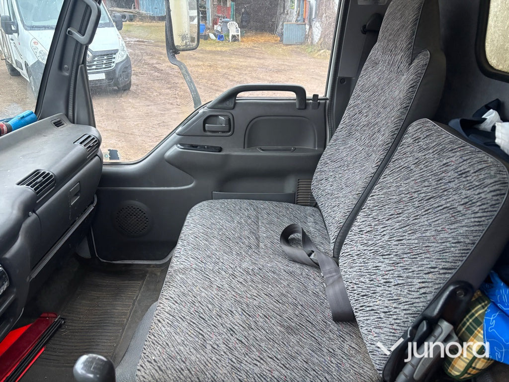 Kamion za prijevoz konja Hästlastbil - Isuzu, NQR70T: slika Kamion za prijevoz konja Hästlastbil - Isuzu, NQR70T