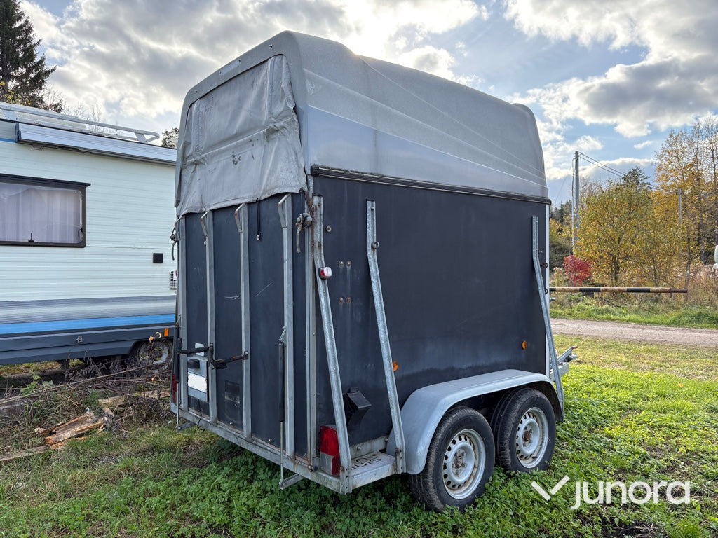Hästtransport - Sluis, PTS - Prikolica za konje: slika  Hästtransport - Sluis, PTS - Prikolica za konje Hästtransport - Sluis, PTS - Prikolica za konje: slika  Hästtransport - Sluis, PTS - Prikolica za konje