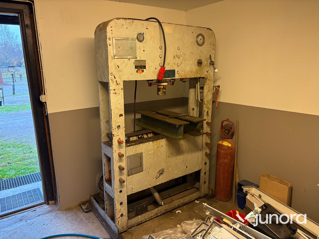 Hydraulpress - Hiab H100E, 100 ton - Apkant preša: slika Hydraulpress - Hiab H100E, 100 ton - Apkant preša Hydraulpress - Hiab H100E, 100 ton - Apkant preša: slika Hydraulpress - Hiab H100E, 100 ton - Apkant preša