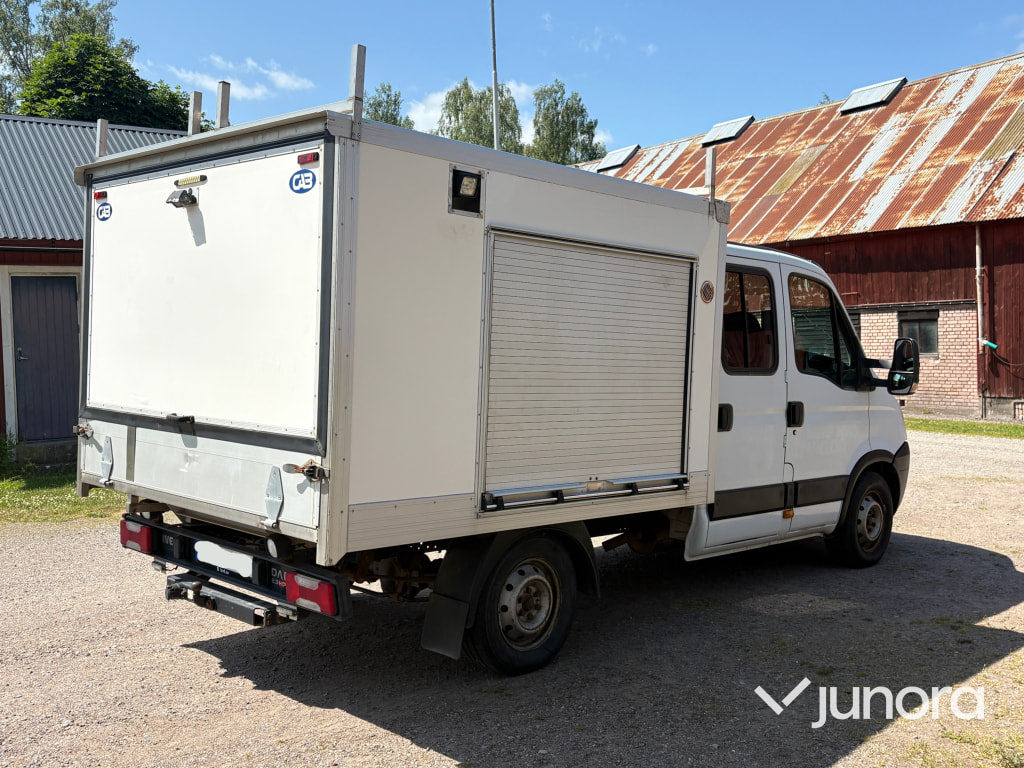 Iveco Lätt lastbil - Dostavno vozilo sa zatvorenim sandukom: slika Iveco Lätt lastbil - Dostavno vozilo sa zatvorenim sandukom Iveco Lätt lastbil - Dostavno vozilo sa zatvorenim sandukom: slika Iveco Lätt lastbil - Dostavno vozilo sa zatvorenim sandukom