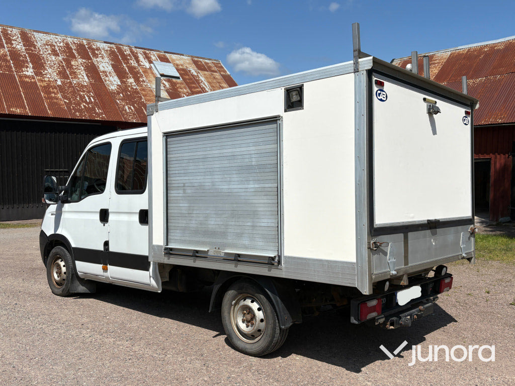 Iveco Lätt lastbil - Dostavno vozilo sa zatvorenim sandukom: slika Iveco Lätt lastbil - Dostavno vozilo sa zatvorenim sandukom Iveco Lätt lastbil - Dostavno vozilo sa zatvorenim sandukom: slika Iveco Lätt lastbil - Dostavno vozilo sa zatvorenim sandukom
