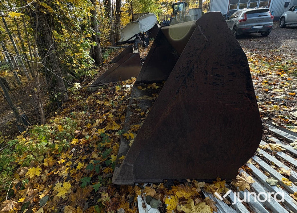 Lastarskopa - Utovarna korpa: slika Lastarskopa - Utovarna korpa Lastarskopa - Utovarna korpa: slika Lastarskopa - Utovarna korpa