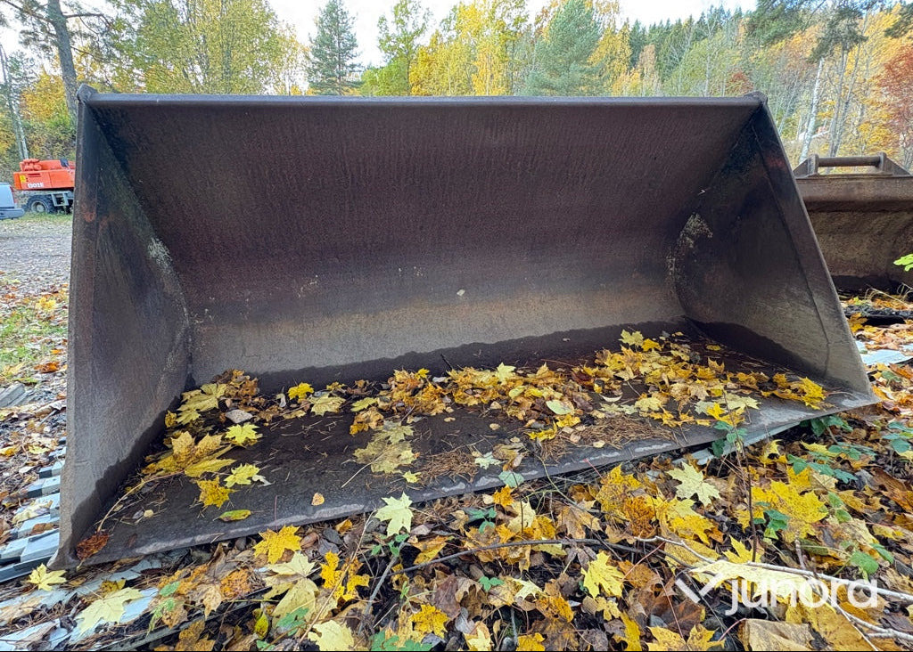 Lastarskopa - Utovarna korpa: slika Lastarskopa - Utovarna korpa Lastarskopa - Utovarna korpa: slika Lastarskopa - Utovarna korpa