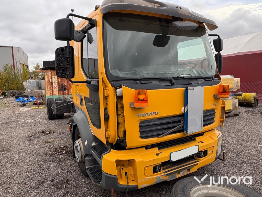Lastbil - Volvo FL 4*2 - Kamion-šasija: slika Lastbil - Volvo FL 4*2 - Kamion-šasija Lastbil - Volvo FL 4*2 - Kamion-šasija: slika Lastbil - Volvo FL 4*2 - Kamion-šasija