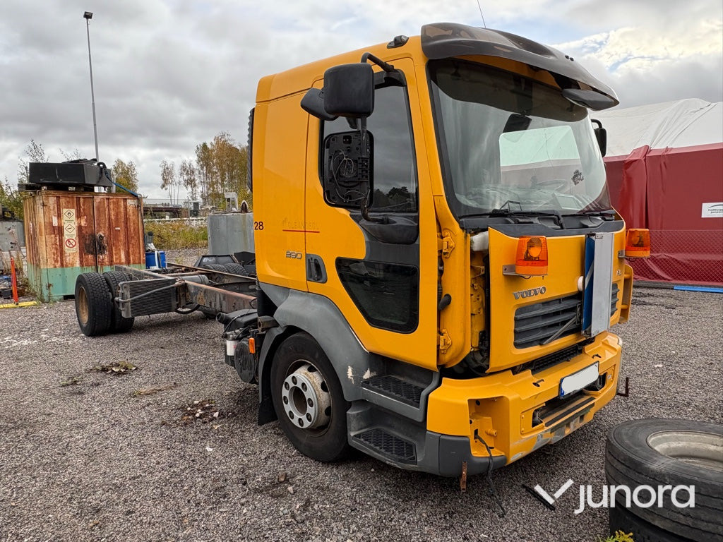 Lastbil - Volvo FL 4*2 - Kamion-šasija: slika Lastbil - Volvo FL 4*2 - Kamion-šasija Lastbil - Volvo FL 4*2 - Kamion-šasija: slika Lastbil - Volvo FL 4*2 - Kamion-šasija