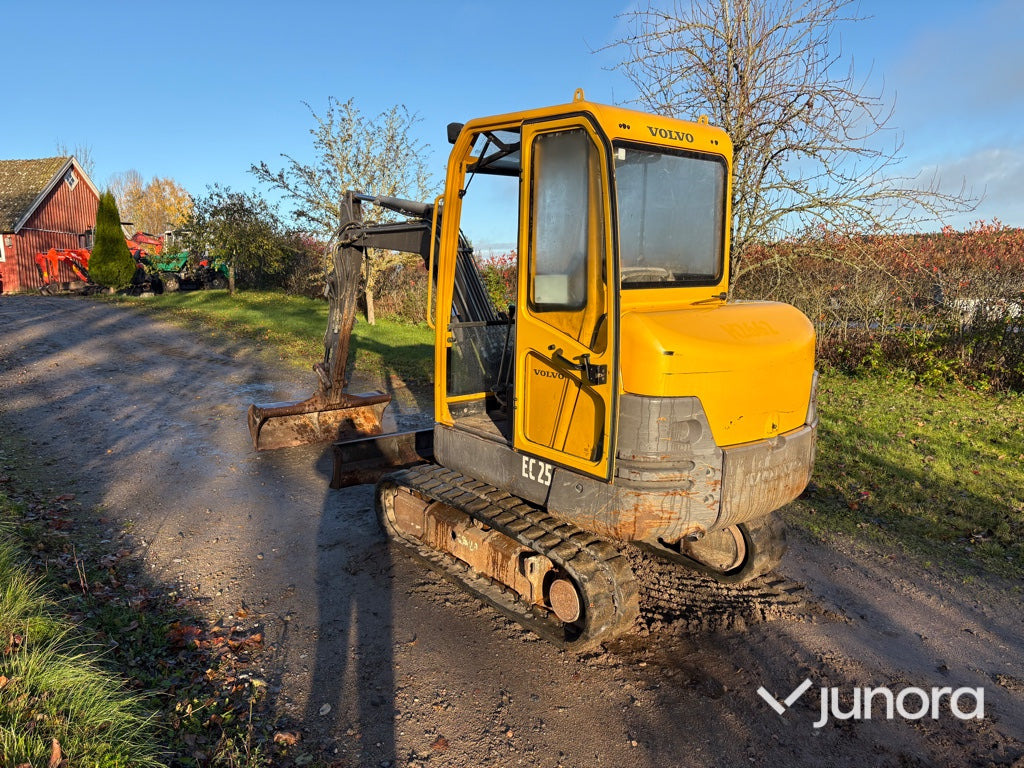 Minigrävare - Volvo, EC25 - Mini bager: slika Minigrävare - Volvo, EC25 - Mini bager Minigrävare - Volvo, EC25 - Mini bager: slika Minigrävare - Volvo, EC25 - Mini bager
