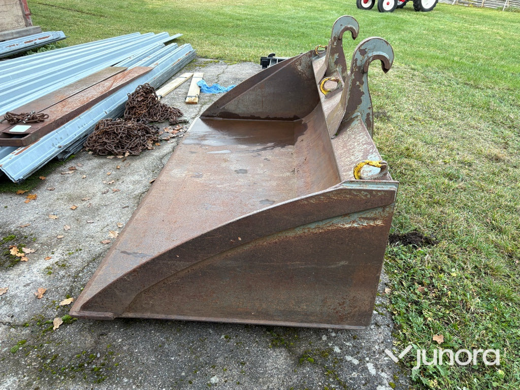 Planeringskopa - Norje - Utovarna korpa: slika Planeringskopa - Norje - Utovarna korpa Planeringskopa - Norje - Utovarna korpa: slika Planeringskopa - Norje - Utovarna korpa